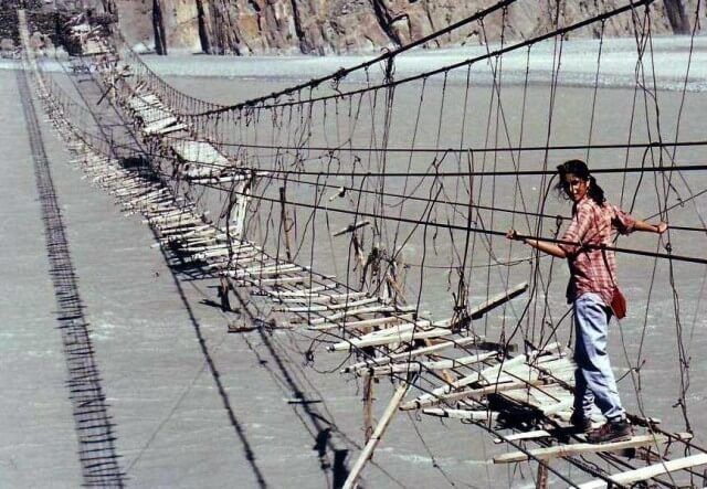 ¡Los puentes más peligrosos del mundo! Quotes   