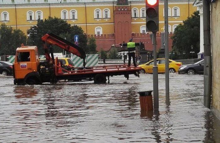 ¡Estas situaciones inverosímiles que sólo se pueden ver en Rusia! Francamente hilarante! Quotes   